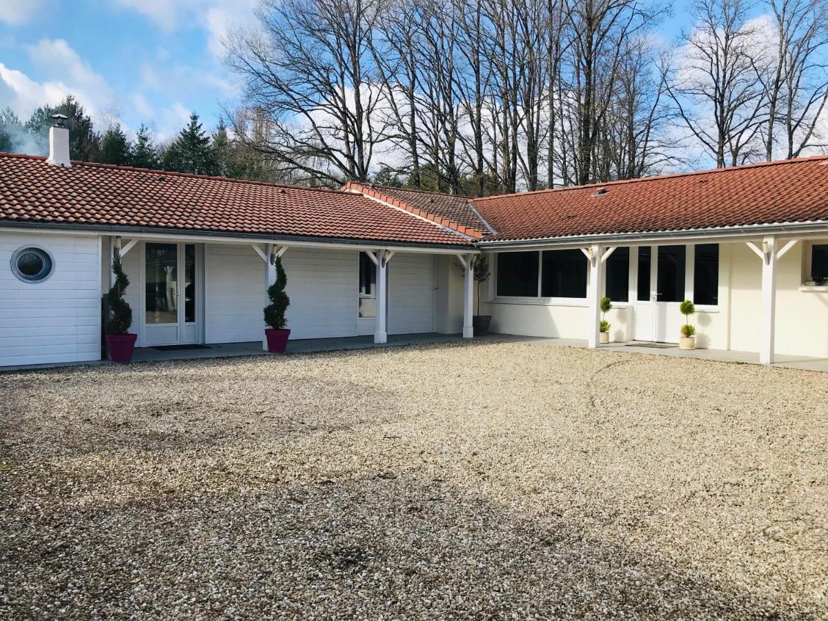 Studio Au Bord Du Lac D'Eguzon Exterior foto